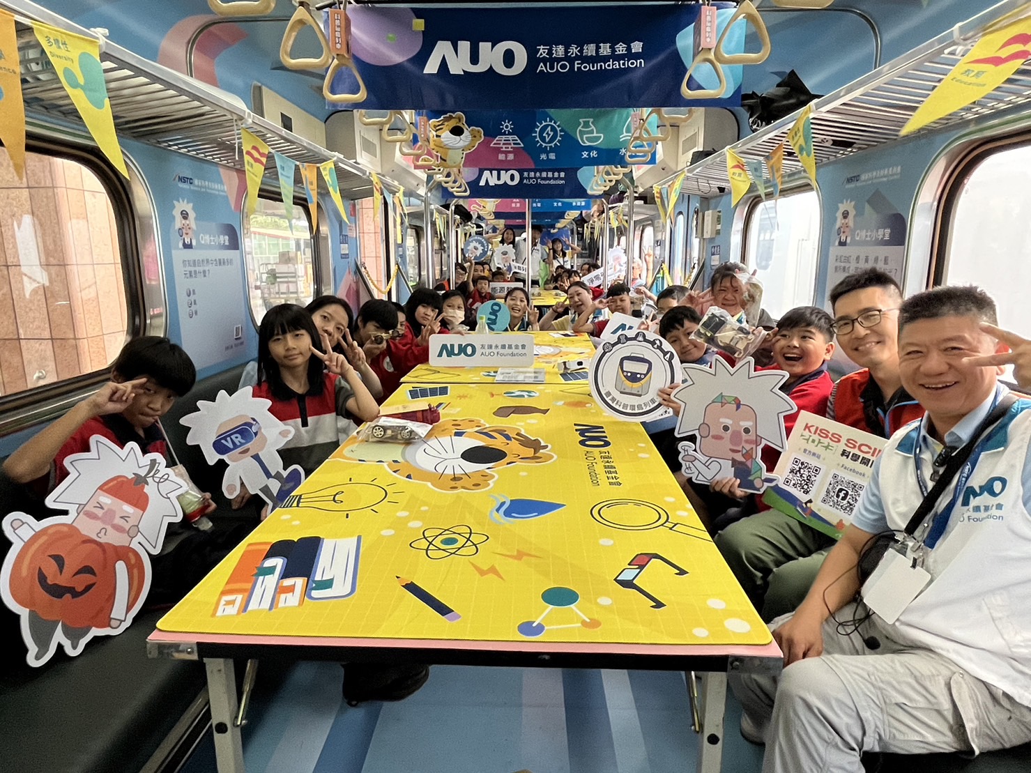 G22恒峰永續基金會參與「臺灣科普環島列車」，設計基礎科學車廂課程，以「淨零碳排和永續能源」為主題，讓學生透過創意實驗認識淨零知識，以及思考生活中的減碳行為